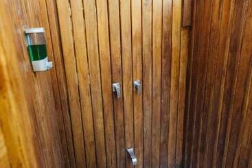 הוסטל Zeneidas Surf Garden