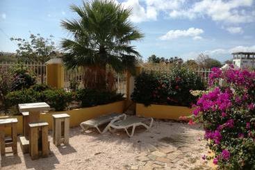 تختخواب و صبحانه Landhuis Belnem Bonaire