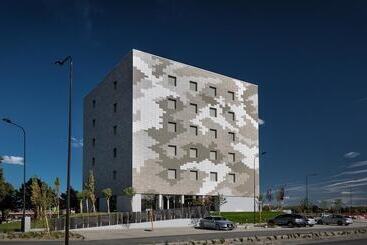 בית מלון כפרי The Cube