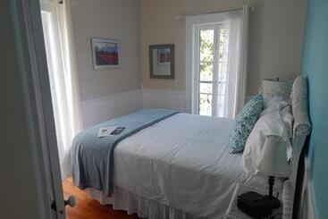 مبيت وإفطار Katys Inn
