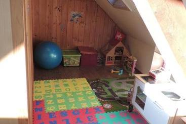 تختخواب و صبحانه Spring Inn