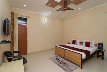 هتل Nirmal Palace