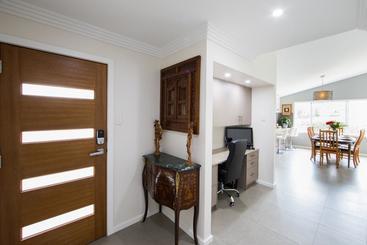 هتل Armidale Cottage   House 2