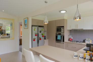 هتل Armidale Cottage   House 2