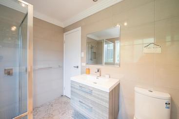 هتل Armidale Cottage   House 2