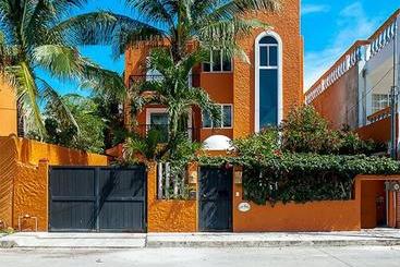 هتل Casa Mulder By Redawning