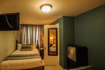 هتل Inn At 87