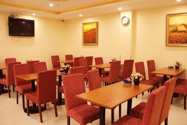 هتل Hanting Express Urumqi Nianzigou Passenger Station Branch