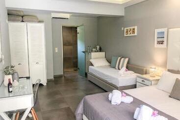 Aroma Beach Hotel Bungalows