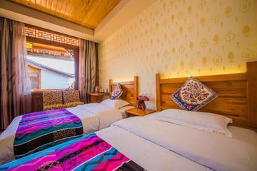 هتل Lijiang Rongyi Homestay