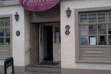 민박 Truffles Restaurant & Guesthouse