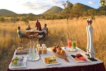 هتل Finch Hatton's Camp