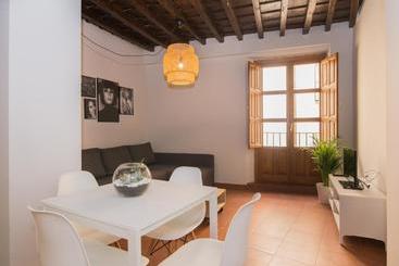 Apartamentos Nahira Suites 3000
