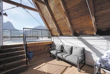 هتل Basecamp Resorts Canmore