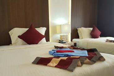 هتل Capital O 261 Rumah Highlands
