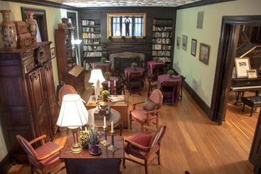 هتل The Historic Benner Mansion