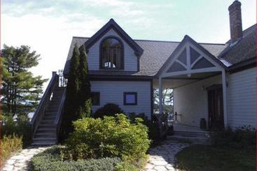 هتل Three Pines Bed And Breakfast