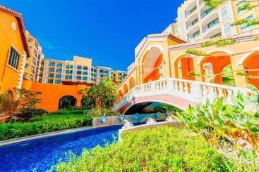 هتل Venetian Resort Jomtien