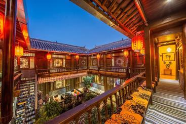 هتل Lijiang He Mu Ju Family Inn