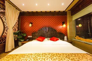هتل Lijiang He Mu Ju Family Inn