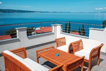 هتل Nemira Sunny Apartments