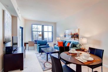 هتل Global Luxury Suites at Metropolitan South