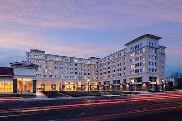 酒店 Madison & Shenandoah Conference Ctr