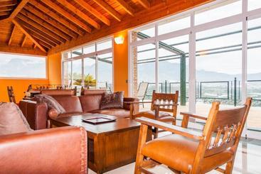 هتل Villa Vista Lara Canovas Nerja