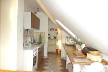 هتل Flora Apartman