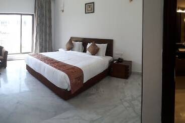 هتل Golden Tulip Khajuraho