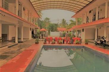 هتل Lake Gardens Resorts