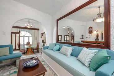 هتل Naxos Center Houses