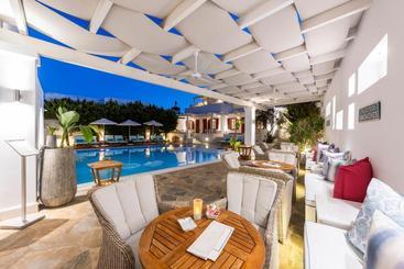هتل Stelia Mare Boutique