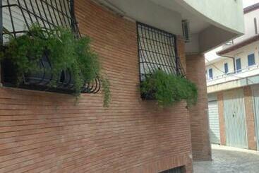 هتل Flores B&b