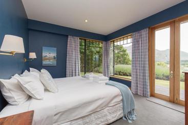 هتل Release Wanaka Bullock Creek Chalet