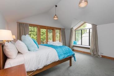 هتل Release Wanaka Bullock Creek Chalet