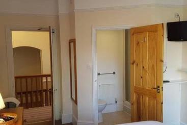 هتل A & B Guest House Cambridge Ltd