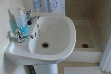 فندق Cherry End Bed And Breakfast