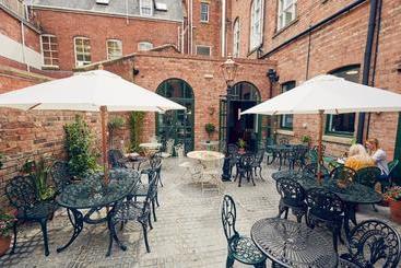 هتل The Old Coffee Tavern