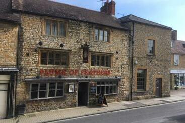 هتل The Plume Of Feathers