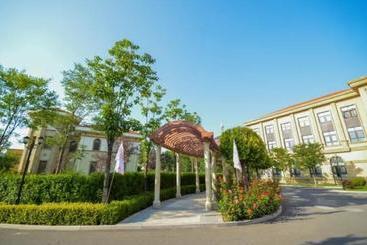 هتل Badaling Hot Spring Resort