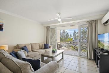 هتل Kirra Palms Holiday Apartments