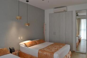 هتل Lake House Resort