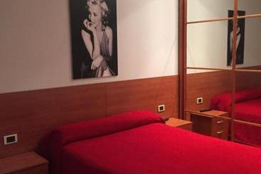 هتل Pension Logroño