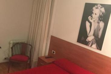 هتل Pension Logroño