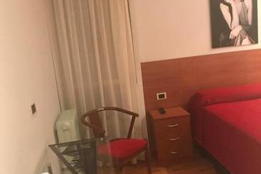 هتل Pension Logroño