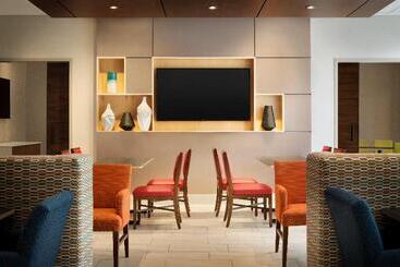 فندق Holiday Inn Express Calhoun South By Ihg