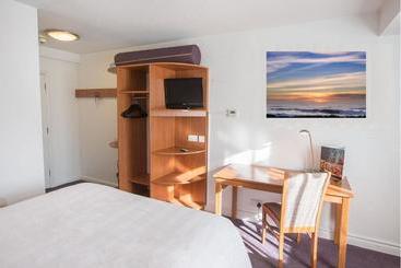 هتل Redwings Lodge Solihull