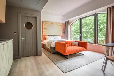 هتل Room2 Southampton Hometel