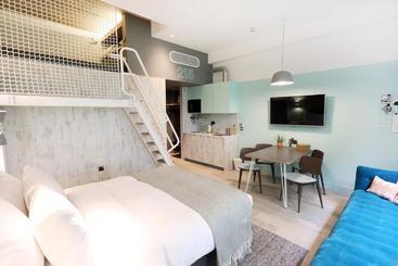 هتل Room2 Southampton Hometel